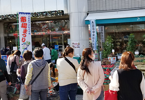 『市場まつり』でにぎわう様子